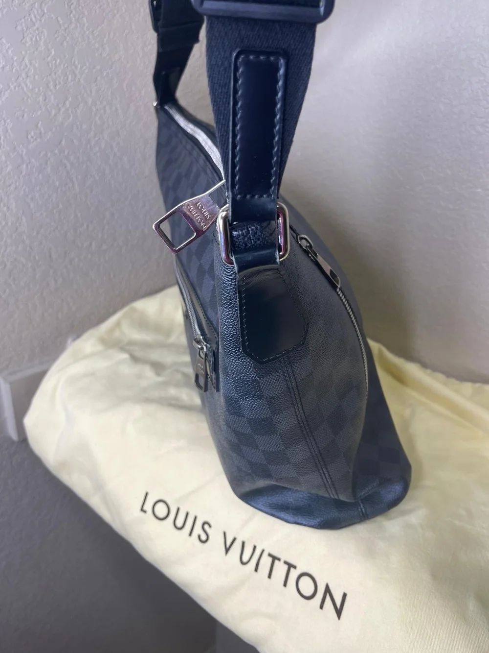 Louis Vuitton Damier Graphite Messenger Crossbody - Black